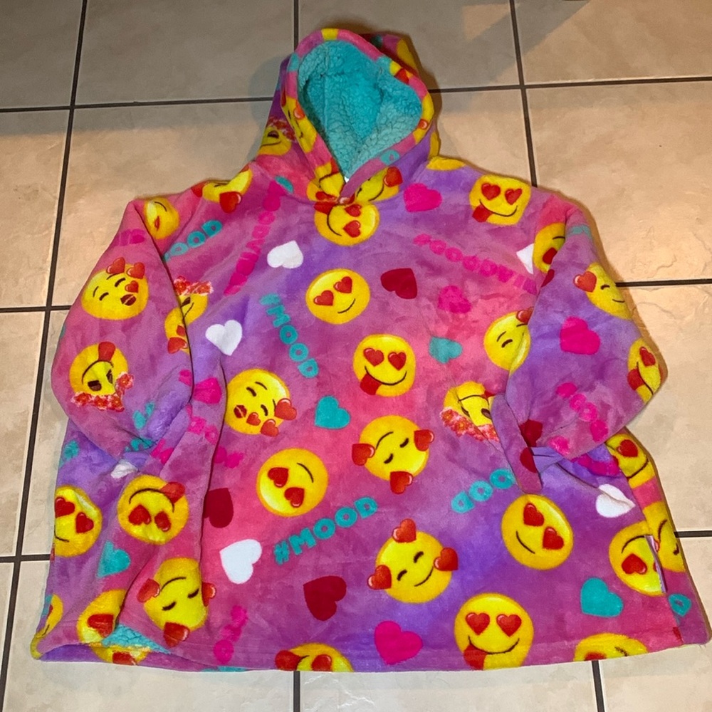 Emoji OverSized Kids Fluffy hoodie sweater Girls Kids 4-10 Like New!